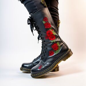 DR. MARTENS BLACK LEATHER ROSE EMBROIDERED BOOTS WOMAN EU 41